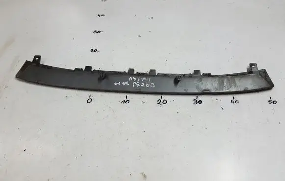Front bumper lip