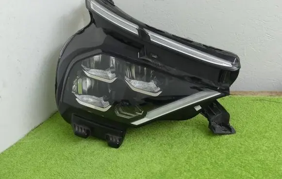 Citroen C4 III e-C4 Headlight/headlamp 73243672 9830649280