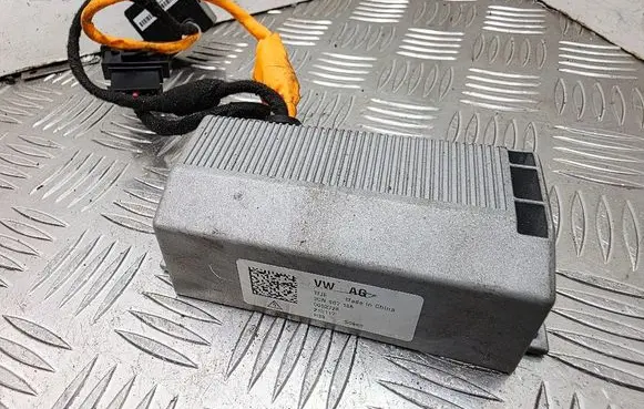 Volkswagen Atlas Voltage converter/converter module 3CN907155