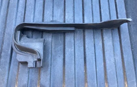 Porsche Macan (95B) Other engine bay part 95B823732A