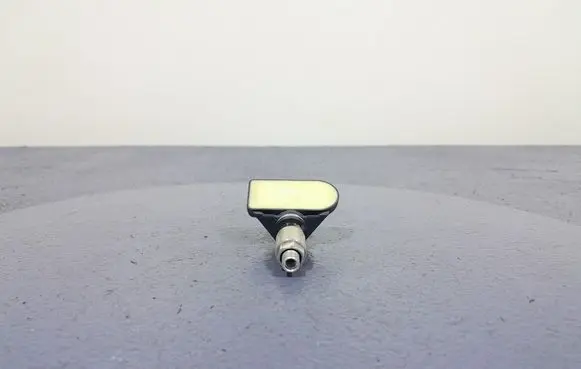 BMW X5 E53 Tire pressure sensor 6877936