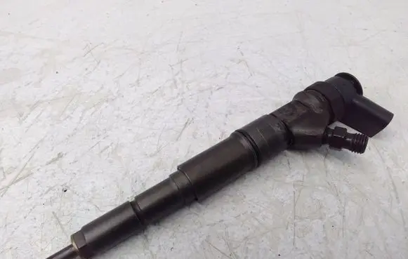 BMW 5 E60 E61 Fuel injector 7794652 0445110212