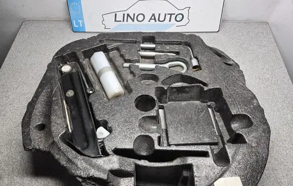 Mercedes-Benz SLK R172 Spare wheel mounting bracket A1726830600