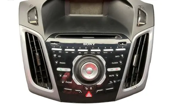 Head unit multimedia control