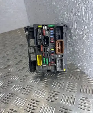Peugeot Partner Fuse module 9675878280