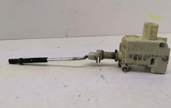 Volkswagen PASSAT B5.5 Central locking motor 754633 810773