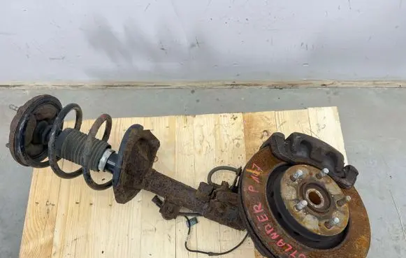 Mitsubishi Outlander Front shock absorber with coil spring