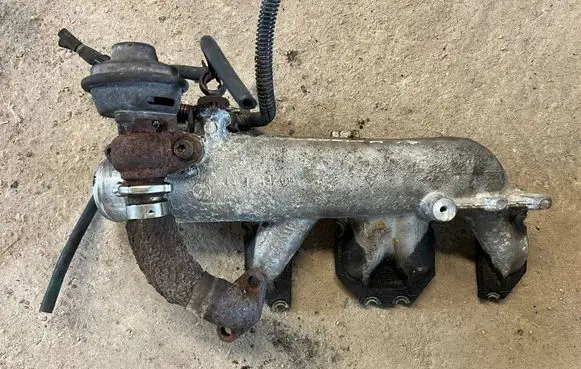 Mitsubishi Carisma Intake manifold
