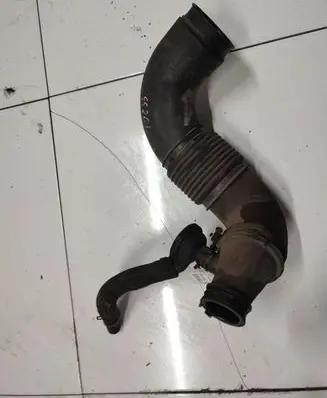 Air intake hose/pipe