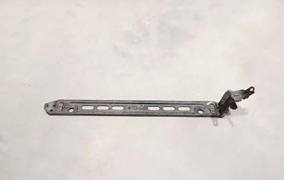 Volvo V60 Radiator mount bracket 31368100