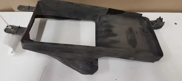 Ford Focus Intercooler air channel guide BM518121AF
