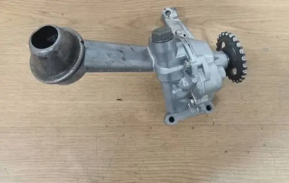 Mercedes-Benz Sprinter W901 W902 W903 W904 Oil pump 6031811320