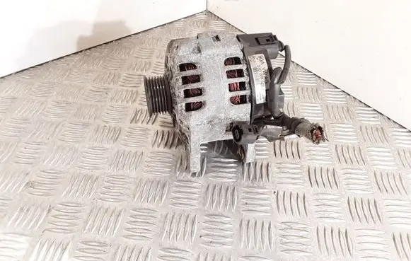 Volkswagen Polo Generator/alternator 03D903025J