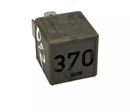 Volkswagen PASSAT B5.5 Other relay 8D0951253