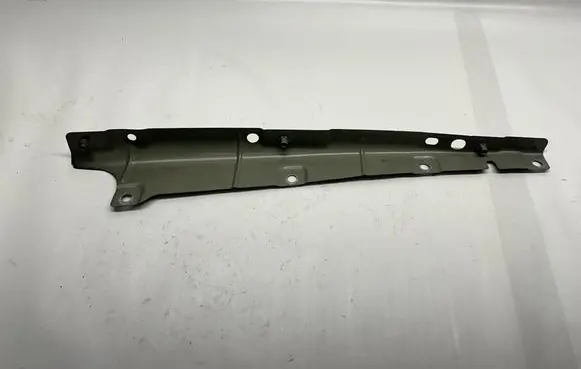 Porsche Cayenne (92A) Fender mounting bracket 7P5806519