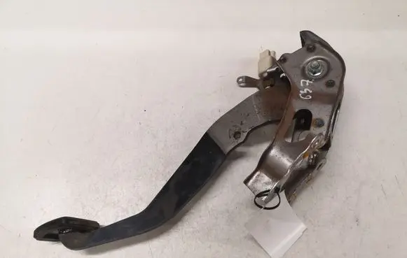 Toyota Yaris Brake pedal