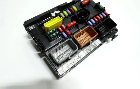 Citroen C4 Grand Picasso Fuse module 9667199680