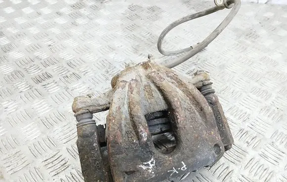Toyota Corolla Verso E121 Front brake caliper 