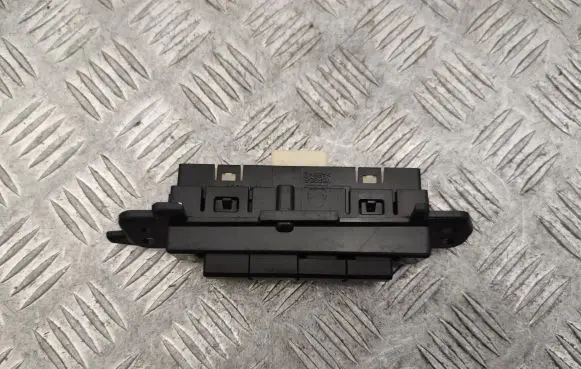 Lexus RX 450H Tailgate/boot open switch button 75P356