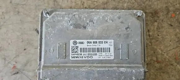 Audi A3 S3 8P Engine control unit/module 06A906033EH 5WP40230