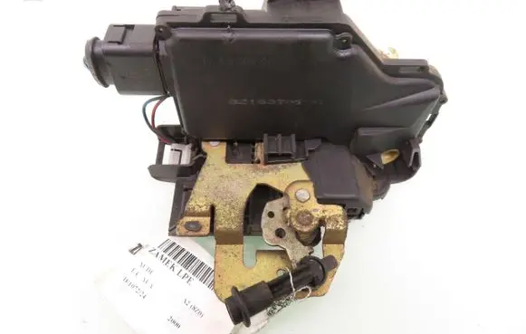Audi A2 Front door lock 8Z1837015A