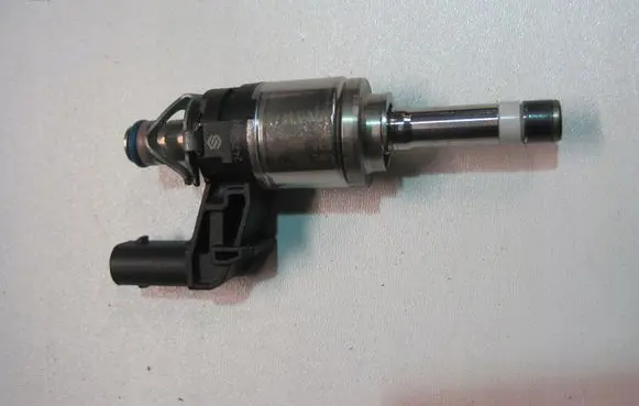 Skoda Rapid (120G, 130G, 135G) Fuel injector 04E906036BC