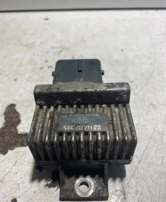 Nissan Qashqai Glow plug pre-heat relay 9640469680