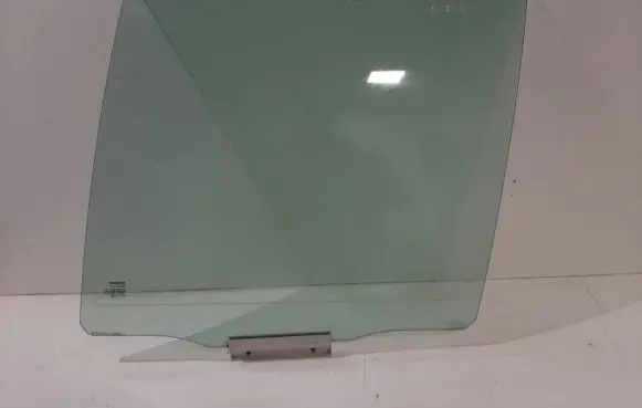Volvo XC90 Rear door window glass 43R001582 E000199 DOT682M3240AS2