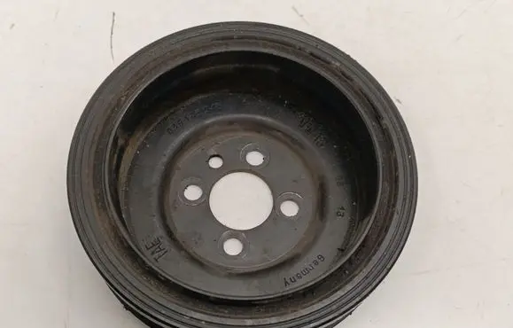 Volkswagen Golf VII Crankshaft pulley 03G105243