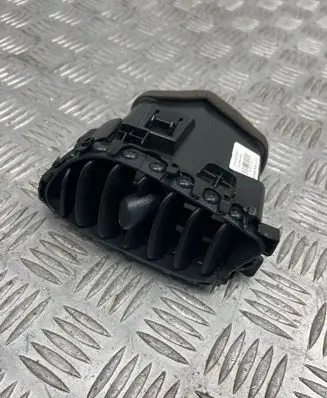Nissan Juke I F15 Dash center air vent grill 687501KE0A