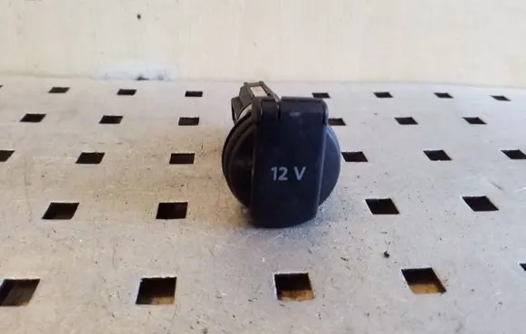 Volkswagen PASSAT B8 12 V Socket (rear) 8K0919309