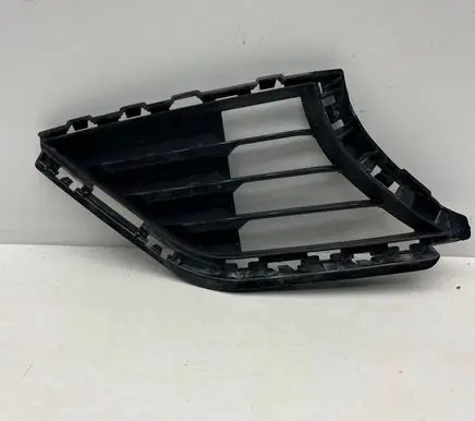 BMW i4 Front bumper lower grill 51118738608 15857711
