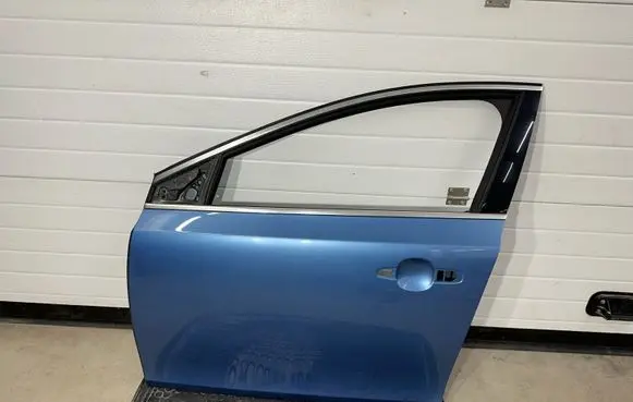 Volvo V40 Front door 