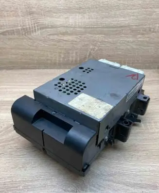 Chrysler Voyager Fuse module 04686502AE P04707996AF