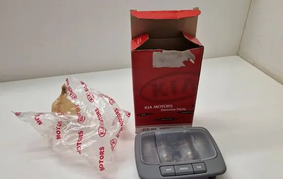 KIA Sorento Headlining lighting console trim 928503E000CY