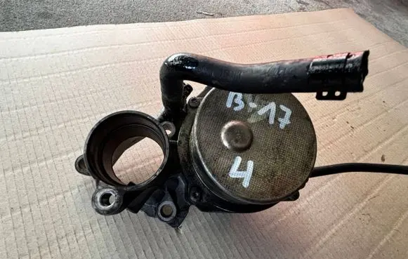 Ford Mondeo Mk III Vacuum pump XS7Q2A451BA 72245410C 0T26102425