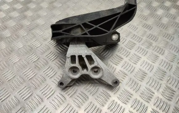 Opel Grandland X Engine mount bracket