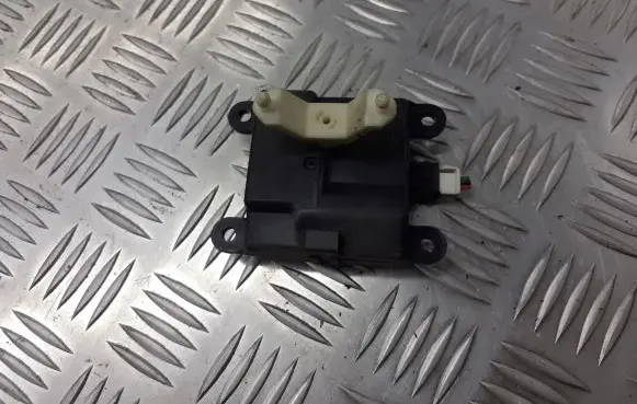 Nissan Almera Tino A/C air flow flap actuator/motor 3C270-30840