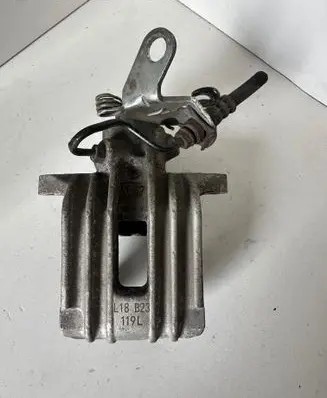 Volkswagen Jetta VI Rear brake caliper