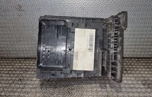 Volkswagen Caddy Fuse module 1K0937804L 1K0937132F