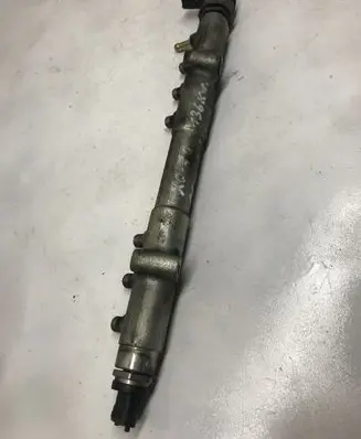 Volvo XC70 Fuel main line pipe