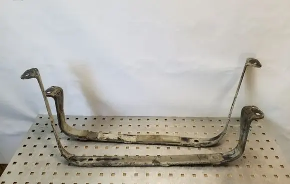 Chrysler 300 - 300C Fuel tank mounting bracket 