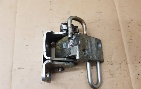 Volkswagen Eos Front door lower hinge 1Q0831412A