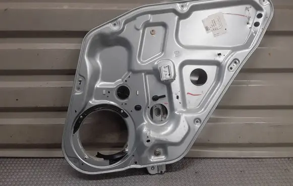 Hyundai Sonata Rear window lifting mechanism without motor 824703K000