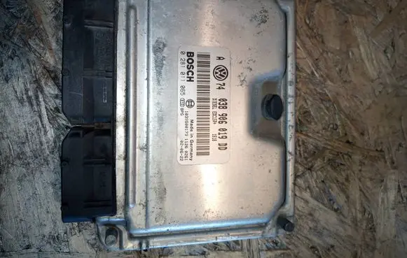 Volkswagen Golf IV Engine control unit/module 038906019DD 0281011065 1039S00173