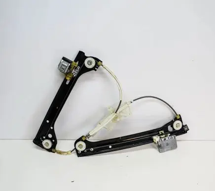 Mercedes-Benz CLA C117 X117 W117 Front door electric window regulator 