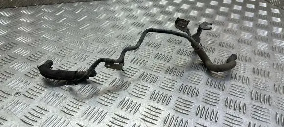 Volkswagen PASSAT B8 Engine coolant pipe/hose 04L121070AB