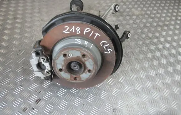 Mercedes-Benz CLS C218 X218 Front wheel hub spindle knuckle 