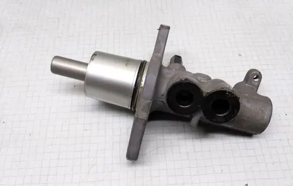 Audi A4 S4 B5 8D Master brake cylinder