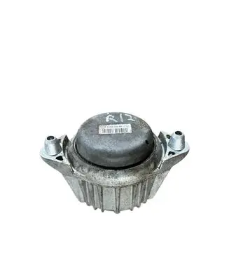 Mercedes-Benz CLS C218 X218 Engine mount bracket A2042404817Q1 A2042404817 2042404817Q1